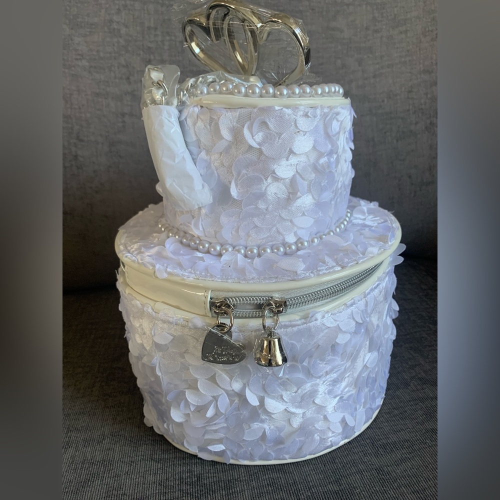 Betsey Johnson Kitsch FROST YOURSELF wedding cake Crossbody bag NWT - Picture 13 of 14